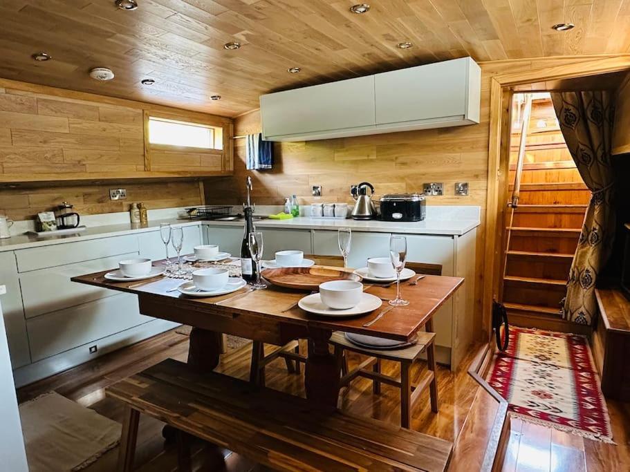יורק Unique Houseboat Experience I Central City Break מראה חיצוני תמונה